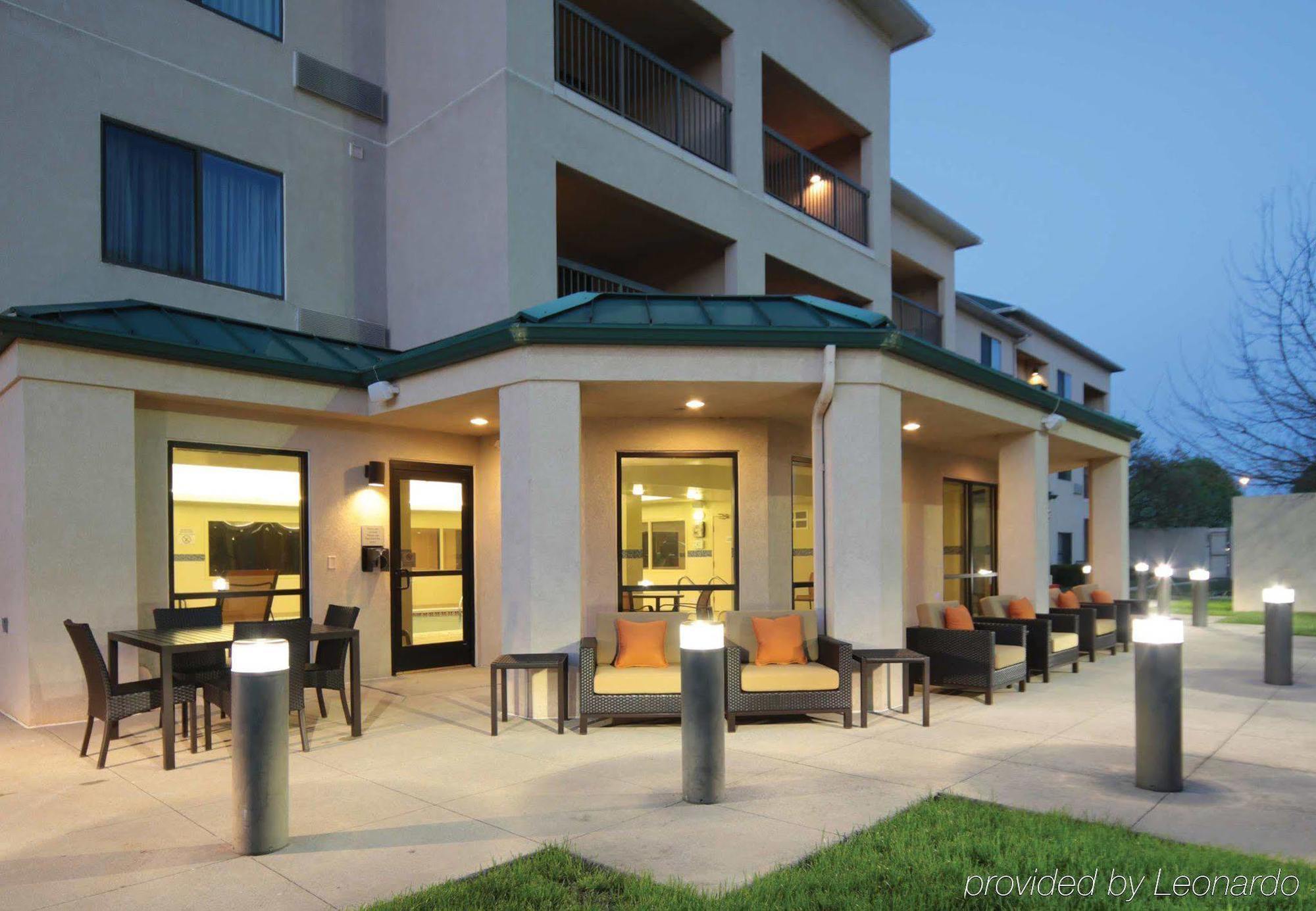 Courtyard By Marriott Dayton North Hotel Exterior photo